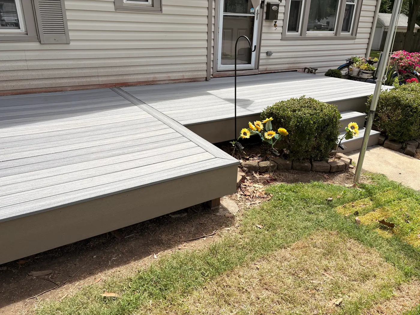 Composite deck corner with steps and landscaping in Topeka, KS